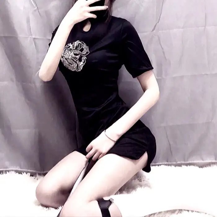 裸女游城